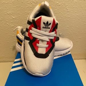 Toddler boys Adidas originals flex size 9. They are used.